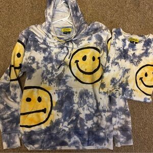 Market brand men’s Tie-Dye Smiley Face Hoodie and tshirt medium